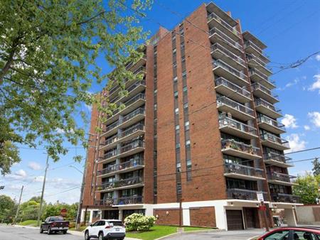 Roxborough Apartments | 330 Queen Elizabeth Drive, Ottawa