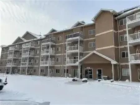 Newly Renovated top floor 2 bed 2 bath top floor condo in Esates of Clarview! | 4316 139 Ave Nw, Edmonton