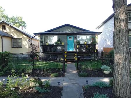 Immaculate 2 bedroom basement suite with private fenced yard and barbecue area. | 11526 88 Street, Edmonton