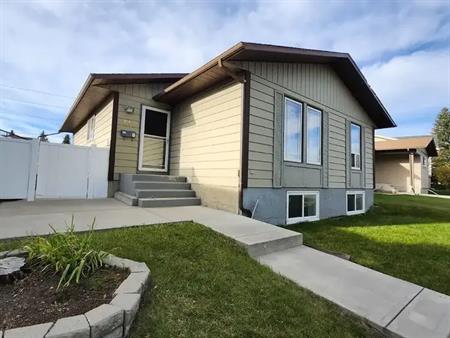 3 Bedroom  and 2 bathroom on main floor. For Rent By Owner – December 1st. | Bedford Dr NE, Calgary