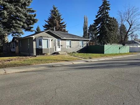 Clean & spacious 3 bedroom bungalow in the heart of Glamorgan | Calgary