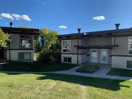 Cozy 2 bedroom condo close to Grey Nuns hospital. | 460 Lee Ridge Road, Edmonton