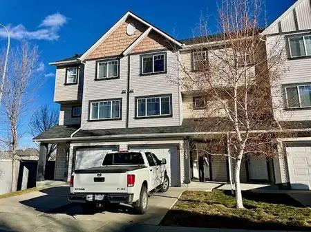 2 bedroom Townhouse with finished basement. | 149 - Everhollow Heights SW, Calgary