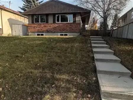 Clean and recently updated Main floor of  house in a quiet neighborhood. | 1257 Lake Sylvan Drive Southeast, Calgary