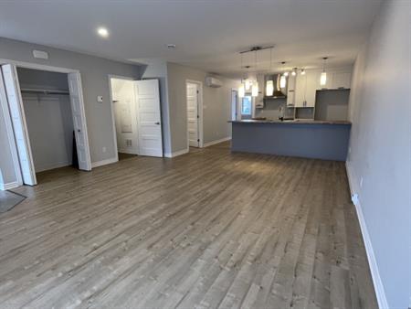 Condo 5 1/2 à Louer à Granby