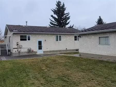 House for rent at 1889 Lakewood Road South Northwest | 1889 Lakewood Road South Northwest, Edmonton