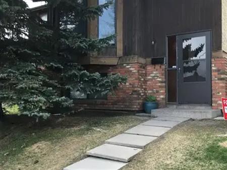 Large clean split-level 5 bedroom new floors and fenced yard / carport | 3307 64 Street Northeast, Calgary