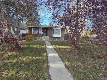 Cozy 3 bedroom house for rent near Foothills Hospital | 739 37 Street Northwest, Calgary