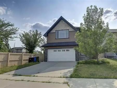 Spacious 3 bdroom house w/ a Bonus room and a Den in a great community | 133 Evergreen Plaza Southwest, Calgary