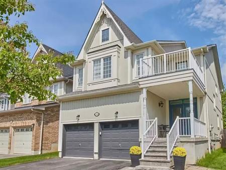 GORGEOUS 4 Bdrm, 4 Bath Home with FINISHED BSMT! MUST SEE! | 22 Ipswich Place, Whitby