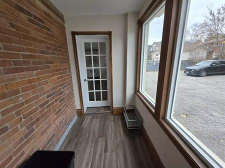 2 bedroom apartment for rent Close to downtown and Hospitalntown | 19 Albert Street North, Orillia