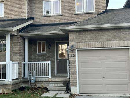 Modern 2 Bedroom, 1 Bathroom, TOWN! 10 Southwoods Cres - SOUTH BARRIE | 10 Southwoods Crescent, Barrie