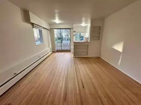 (DPMonline.ca) The Pinecone Building in Fairview! Lovely Studio! | 1636 West 10th Avenue, Vancouver