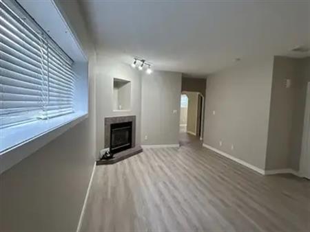 RARE 2 BDRM+den w/ DOUBLE GARAGE in Sherwood Park | Sherwood Park