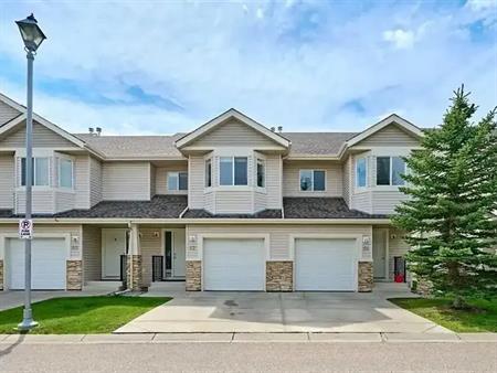 Royal Oak Gardens – 3 Bedroom Townhouse (1,250 sq ft) | 62 - Royal Oak Gdns NW, Calgary