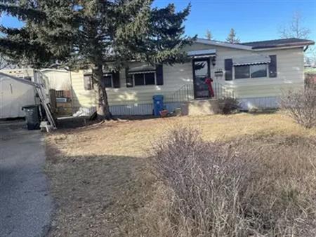 3 bdrm 1.5 bathroom 1086 sqft on a cul de sac backing onto a playground. | 111 Huntwell Place Northeast, Calgary