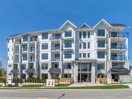 South Surrey 2 bed 2 bath apartment