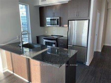 Burnhamthorpe/Confederation, Large Modern 2Bdrms & Den 2Baths.