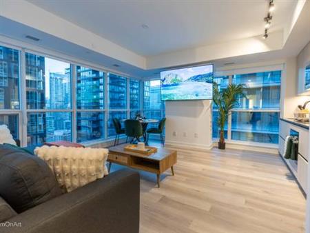 Bright & Spacious Corner Suite with Stunning Views in King West