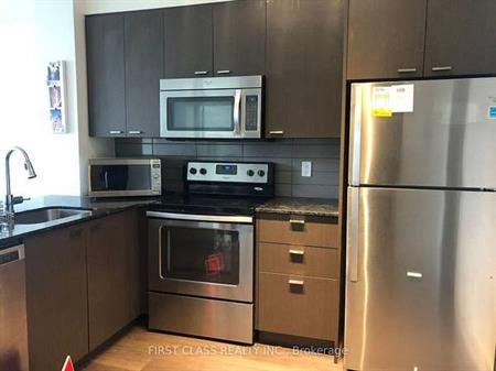 Yonge/Sheppard-Luxurious convenient 1Bdrm+Den 1 Bathrm.