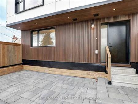 Stunning Custom-Built 3 Br Laneway Home