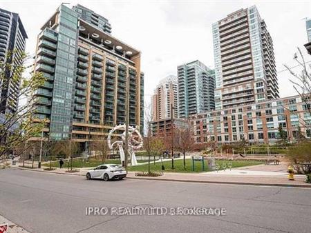 PARKING AND LOCKER INCLD STUNNING STUDIO CONDO