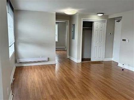 INCREDIBLE VALUE 2 BEDS 1 BATH ENSUITE LAUNDRY PARKING INCLD