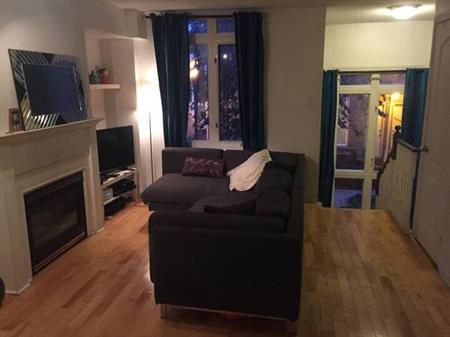 Toronto Townhouse downtown during Taylor Swift concerts $400 per night