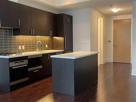 39 Queens Quay E 1032,