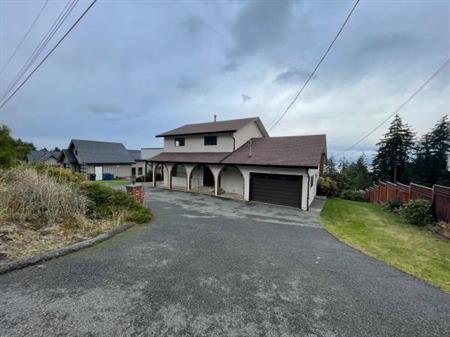 North Nanaimo Full House with Ocean View, Garage, Carport, 1/4 acre