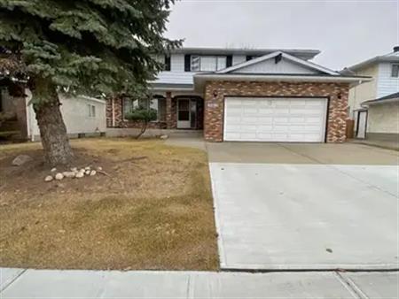 Spacious 4-Bedroom Home in Beaumaris – Available Now! | 15812 102 Street Northwest, Edmonton