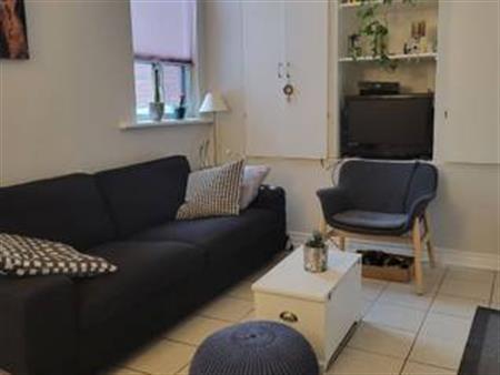 Cute main floor apartment 5 mins to subway