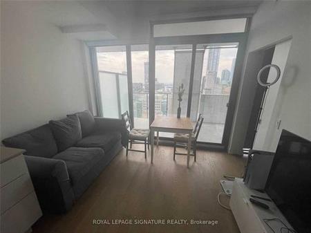 Yonge/Richmond Street-Stylish 1Bdrm+Den 1Bath 1Locker.