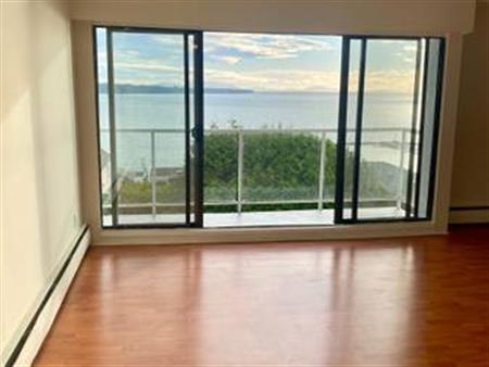 White Rock Stunning Ocean View One Bedroom Corner Unit Spacious 750sqft Apartmen