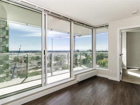 TWO BED RIVER VIEW AT MARINE GATEWAY