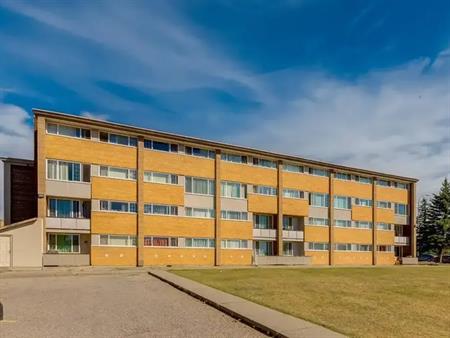 Hillsboro Place | 10 Frobisher Blvd SE, Calgary