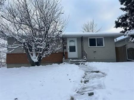 Spacious and sunny home in Southwood! | 603 101 Avenue Southwest, Calgary