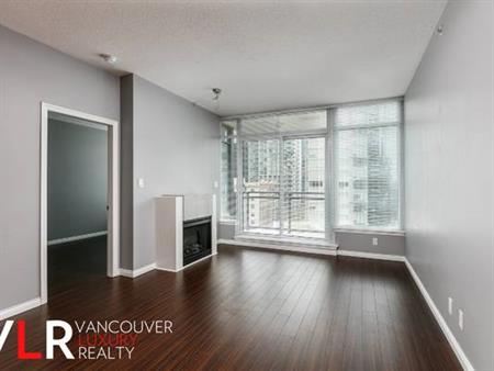 Bright @ bed/2 bath condo with fireplace!