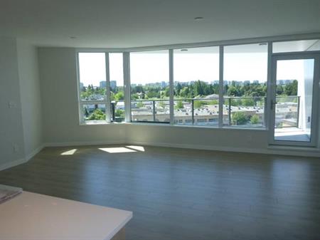 3 bedrooms + 2 baths near Abedreen Skytrain Station