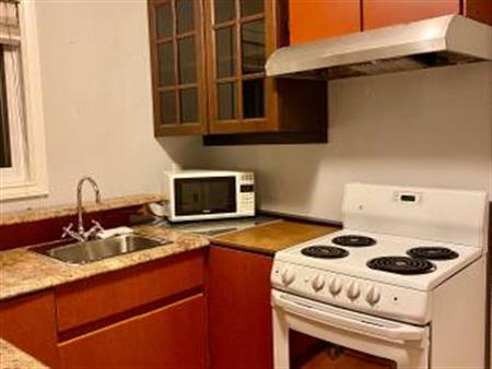 1 bed 1 bath near Renfrew station