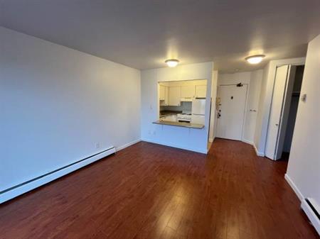 One Bedroom - East 49th Ave and Fraser St - Vancouver -1st month bonus