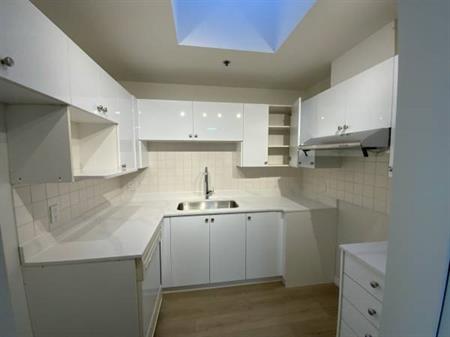 Newly Renovated Top Floor 2-Bedroom, 2-Bathroom Apartment for Rent!