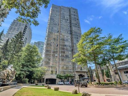 Updated Junior 2 Bedroom w/ 2 Parkings in Downtown Vancouver