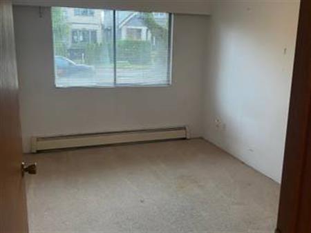 ****KITS****1 bdrm in a shared suite ****