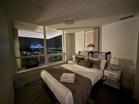 🌁Amazing Lions Gate view - one bed