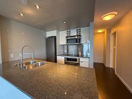 Stunning 1 Bed ,1 Bath+Den, Balcony, In-Suite Laundry, Parking & More!