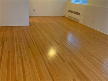 One Bdrm Apartment with Hardwood Floors