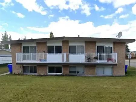 Pet Friendly Townhouse in Olds! | 4302 54 Avenue, Olds