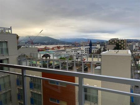 Beautiful 2 bedroom apartment located close to Gastown