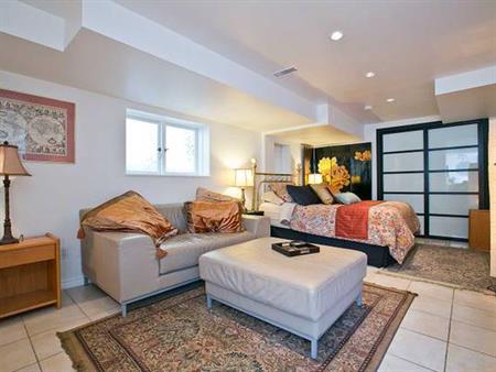 New Reduced Price - Fabulous furnished Studio apartment Kitsilano.